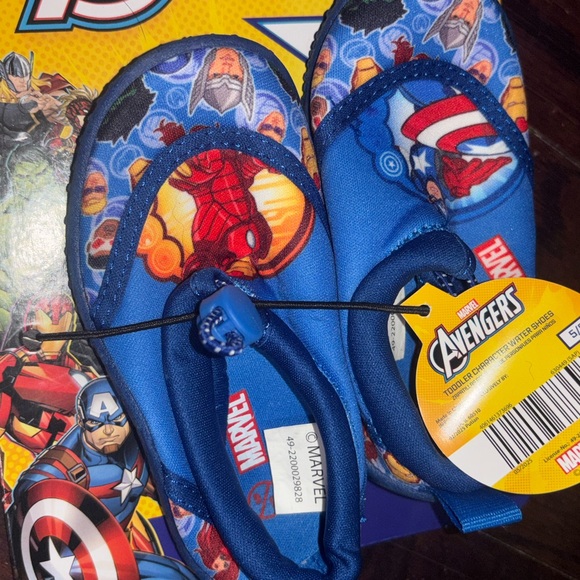 Marvel Avengers Kids Superhero water shoes unisex pool size 5 6 travel beach nwt - Picture 6 of 12